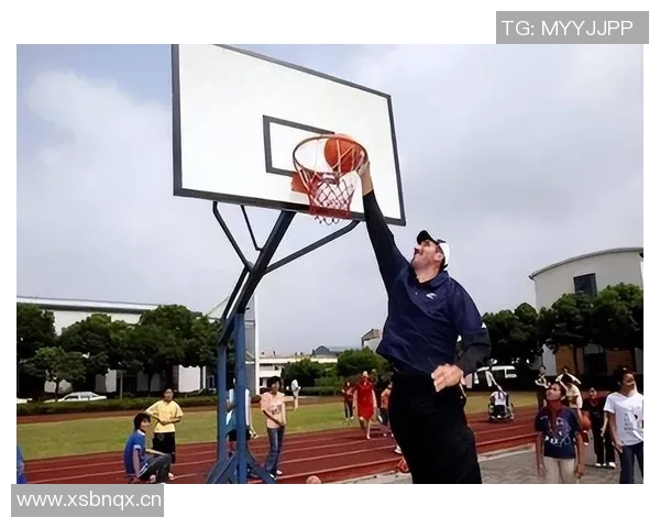 文班在比赛中惊艳扣篮创纪录高度达34米滑翔距离22米引发热议